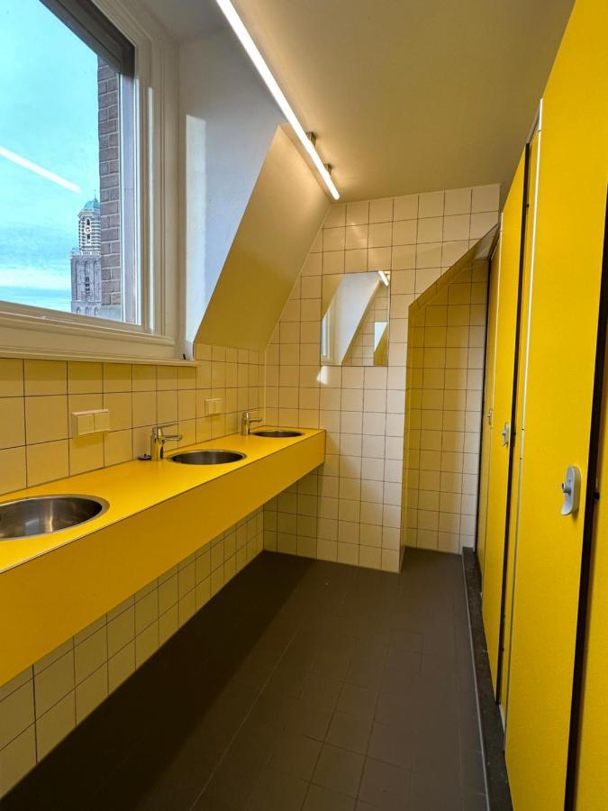 Hostel & Bar De Basis Zwolle  Eksteriør billede