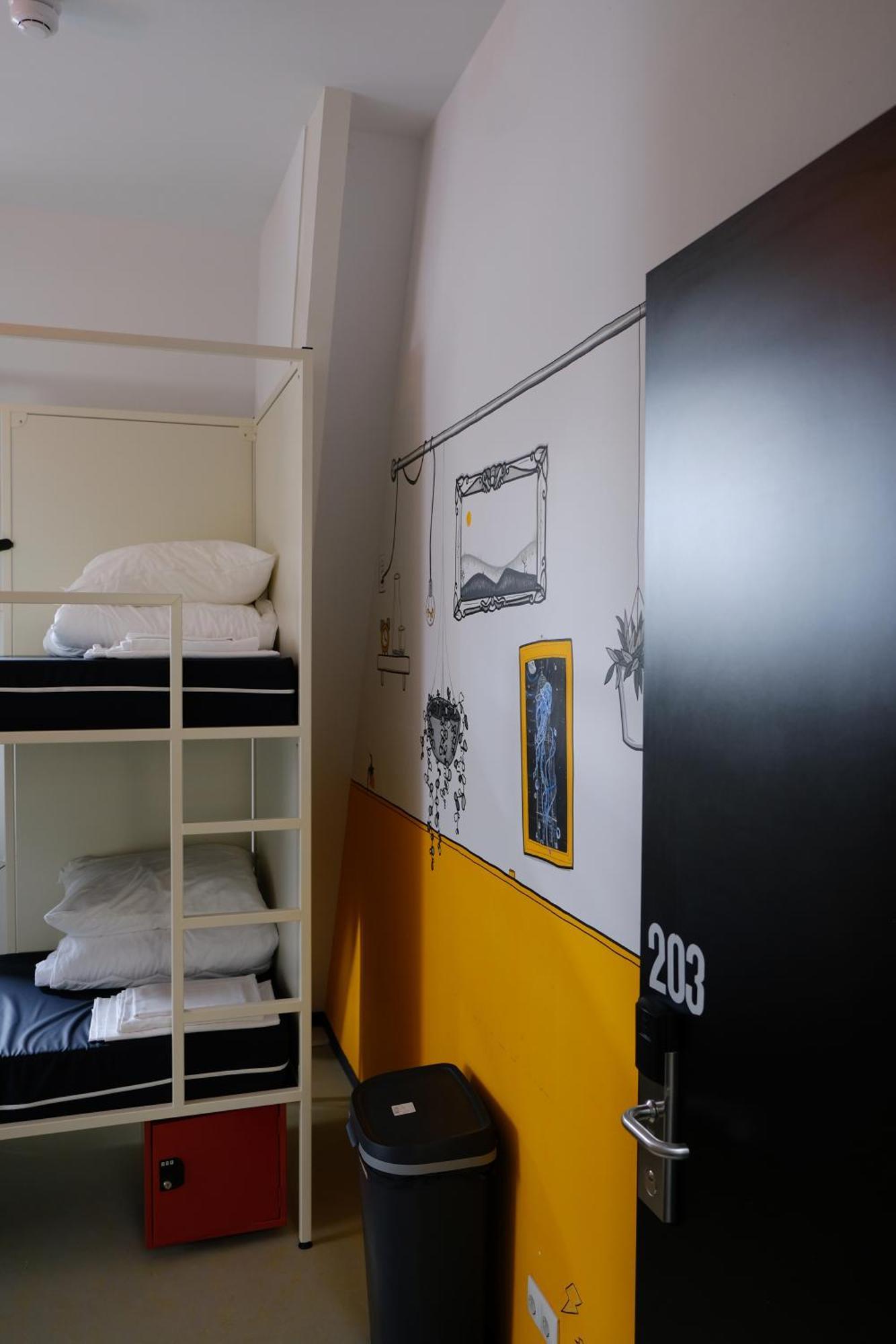 Hostel & Bar De Basis Zwolle  Eksteriør billede