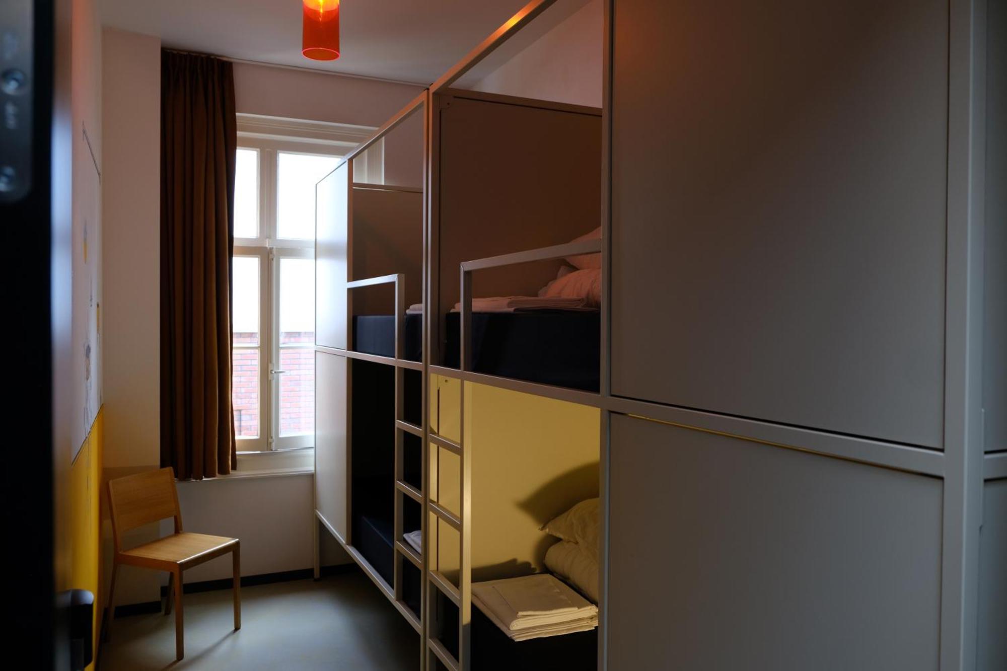 Hostel & Bar De Basis Zwolle  Eksteriør billede
